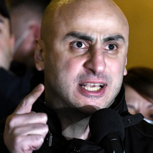 Poliția din Georgia a arestat un lider al opoziției, Nika Melia, joi, anunță avocatul său, citând o intensificare a represiunii împotriva vocilor disidente în țară. Conform agenției AFP și Agerpres, această acțiune are loc pe fondul unei crize politice care durează din alegerile parlamentare din octombrie anul trecut.