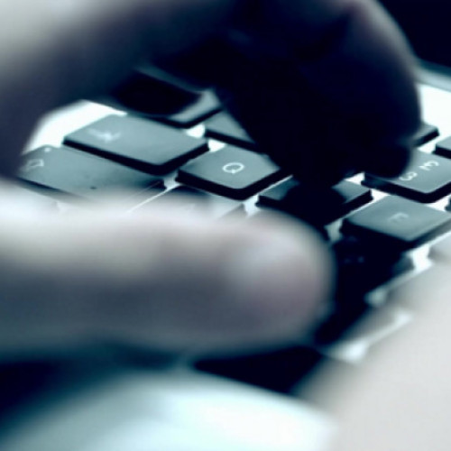 Britanicii alocă peste un miliard de lire sterline pentru dezvoltarea capacităților cibernetice și inteligentei artificiale, anunță Ministerul Apărării. Potrivit digi24.ro, ministrul John Healey promite consolidarea forțelor armate pentru a putea contracara amenințări din partea statelor ostile, precum Rusia, China, Iran sau Coreea de Nord. El avertizează că „tastatura a devenit o armă de război”, menționează The Telegraph.