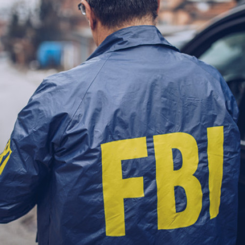 Un om de afaceri britanic, acuzat de FBI pentru trafic illegal de tehnologie militara și încercarea de a reduce la tăcere un critic al președintelui Chinei, Xi Jinping, a fost arestat în Serbia, relatează digi24.ro. John Miller, în vârstă de 63 de ani, este originar din Tunbridge Wells, Kent, și a fost identificat de autoritățile americane în weekend, după ce a fost arestat în Serbia, potrivit sursei menționate.