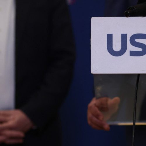 Trei candidați au fost validați pentru funcția de președinte al USR, anunță membrii partidului, potrivit digi24.ro. Potrivit sursei, această alegere va avea loc prin vot direct și secret, desfășurat pe o platformă electronică sigură, și va implica toți membrii partidului. În total, 12 membri și-au depus candidatura, dar Comisia Electorală a USR a validat doar 9 dintre aceștia, după verificarea documentelor cerute prin procedura internă.