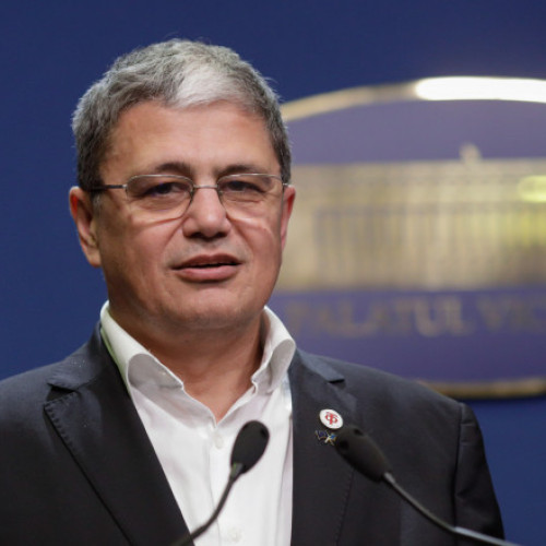 Ministerul Fondurilor Europene a lansat un apel de proiecte pentru dezvoltarea energiei termice din apă geotermală, potrivit anunțului făcut de Marcel Bolos. Acesta a precizat pe Facebook că bugetul total al inițiativei este de 56 milioane de euro, iar fiecare proiect poate primi până la 8 milioane de euro, sub formă de grant 100% nerambursabil.