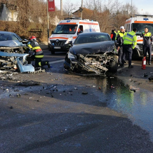 Impact între trei mașini în Râmnicu Vâlcea