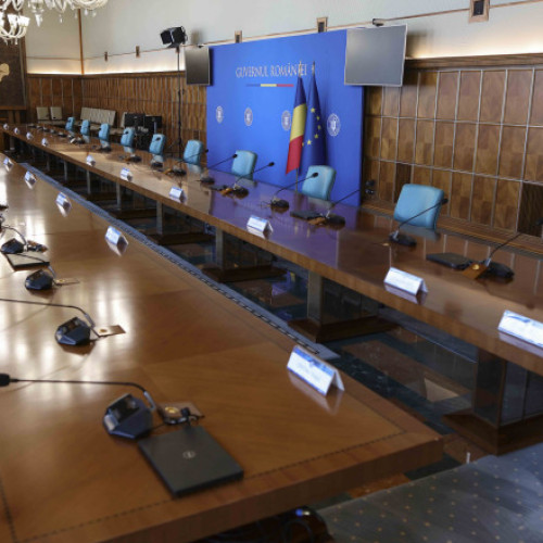 Funcționarii publici din primării critică noile măsuri anunțate de Bolojan: Transformă salarizarea în armă de constrângere politică