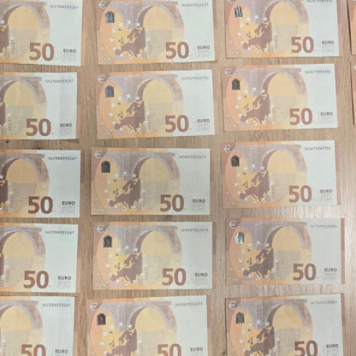 Un român, cercetat după ce a fost prins cu bancnote contrafăcute la Aeroportul Henri Coandă