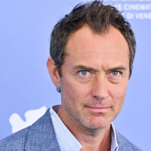 Jude Law nu i-a fost frică de repercusiuni în rolul din Le mage du Kremlin la Veneția