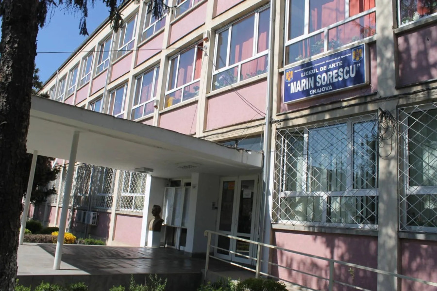 Poliția reține un bărbat din Craiova suspectat de relații cu o minoră