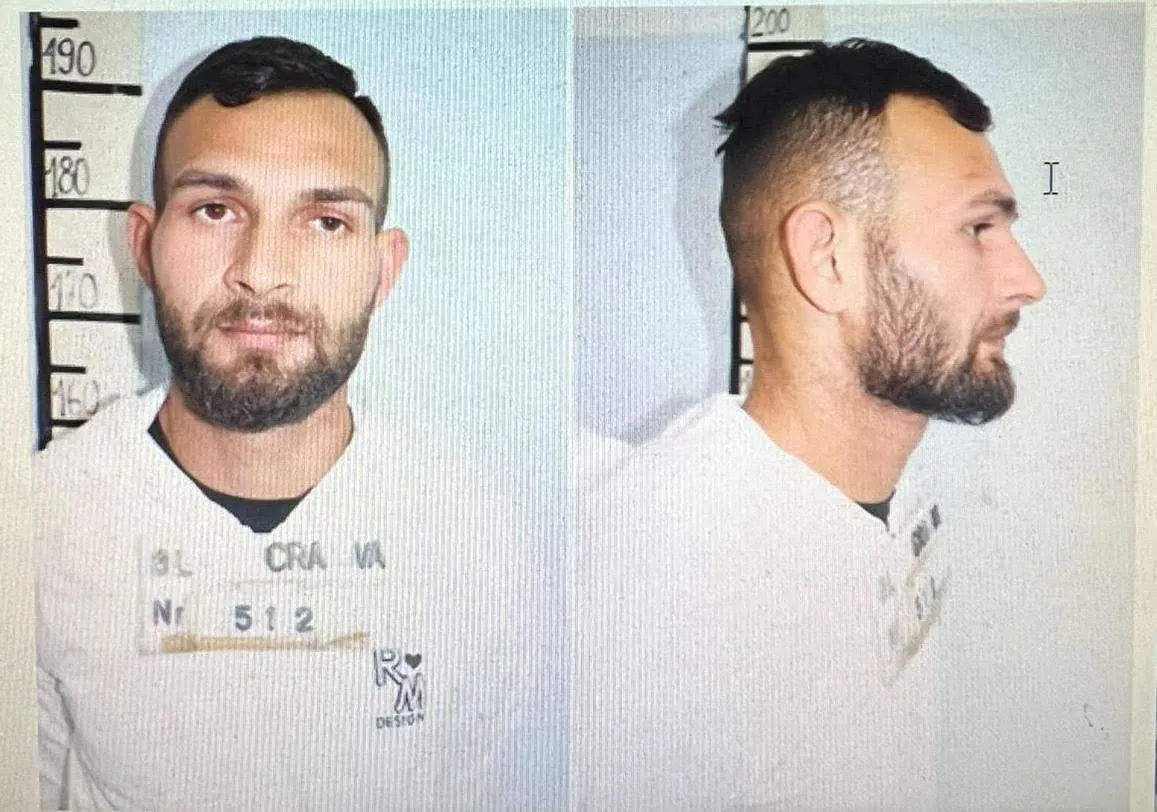 Bărbat evadat de sub escorta polițiștilor în Craiova, căutat intens