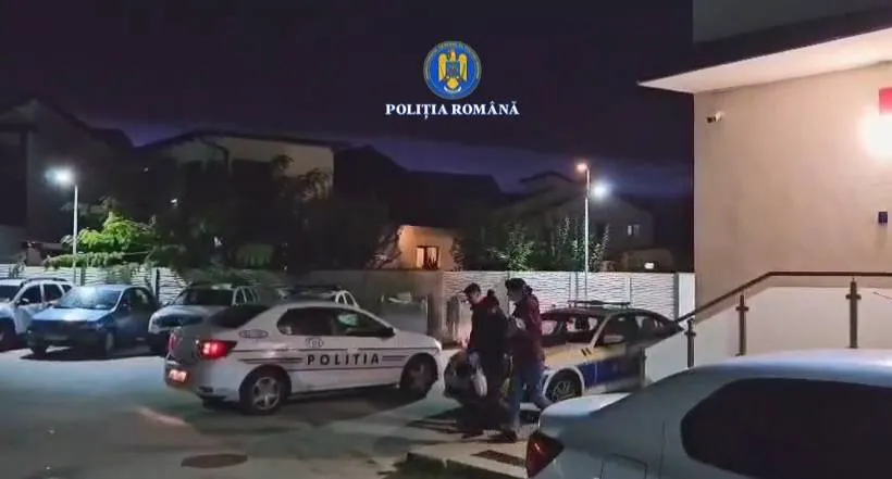 Elevă reținută după ce a amenințat un coleg cu un obiect tăietor în liceu