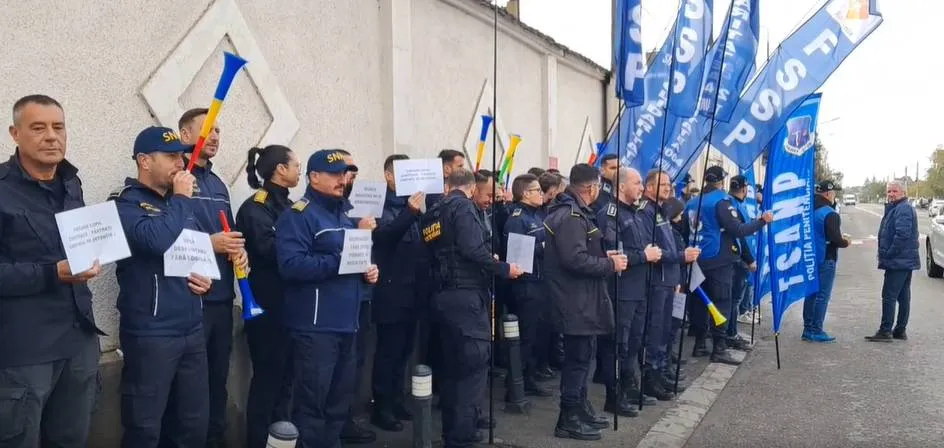Sindicaliști din întreaga țară protestează față de măsurile de austeritate la Centrul de Detenție Craiova