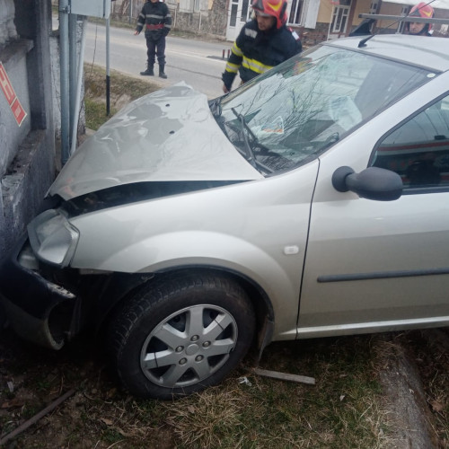 Accident rutier la Lădești, bărbat rănit la spital