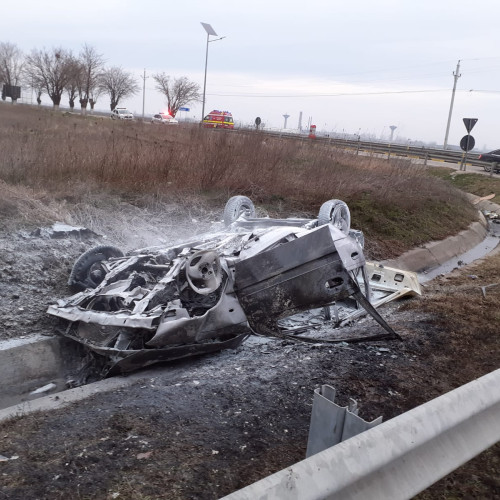 Șofer carbonizat în urma unui accident grav pe centura Caracalului, mașina s-a răsturnat și a luat foc