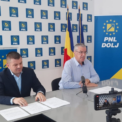 Secretarul PNL Craiova demisionează din funcția de secretar de stat la Ministerul Tineretului și Sportului, într-o conferință de presă. Legislația recent promulgată are scopul de a simplifica și accelera procesul administrativ și elimină dosarul cu șină.