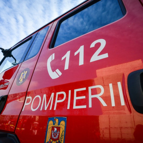 Un incendiu a izbucnit la Primăria Pleșoi, județul Dolj. Focul a afectat acoperișul clădirii, conform ISU Dolj.