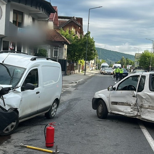 Barbat 64 de ani ajuns la spital in urma unui accident in Râmnicu Vâlcea. Doi soferi au fost testati dupa impact.